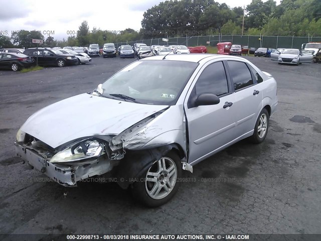 1FAFP34371W176589 - 2001 FORD FOCUS SE/SE SPORT SILVER photo 2