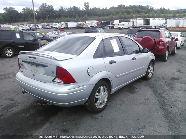 1FAFP34371W176589 - 2001 FORD FOCUS SE/SE SPORT SILVER photo 4