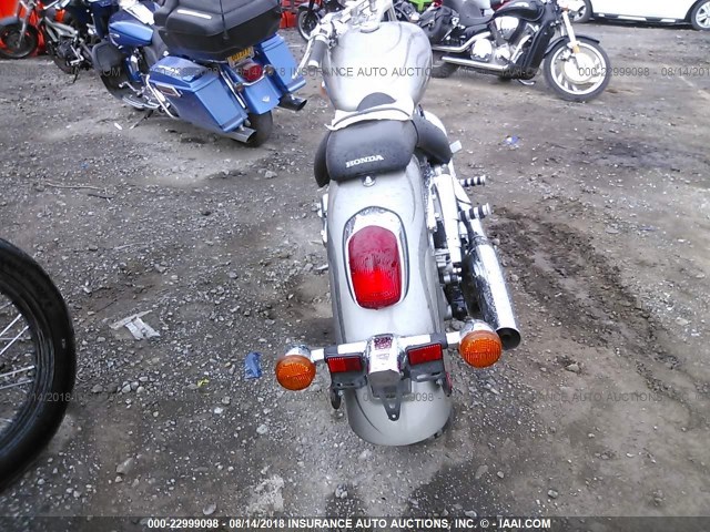 1HFSC430X2A206402 - 2002 HONDA VT1100 C2 SILVER photo 6