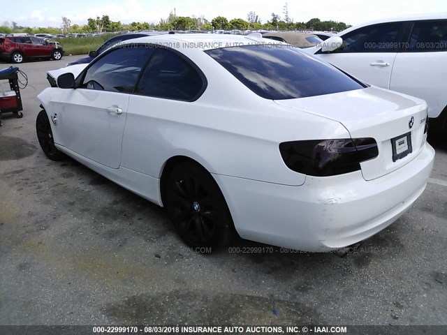 WBAKE5C57BE432120 - 2011 BMW 328 I SULEV WHITE photo 3