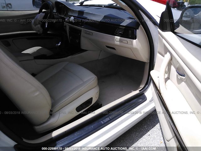 WBAKE5C57BE432120 - 2011 BMW 328 I SULEV WHITE photo 5