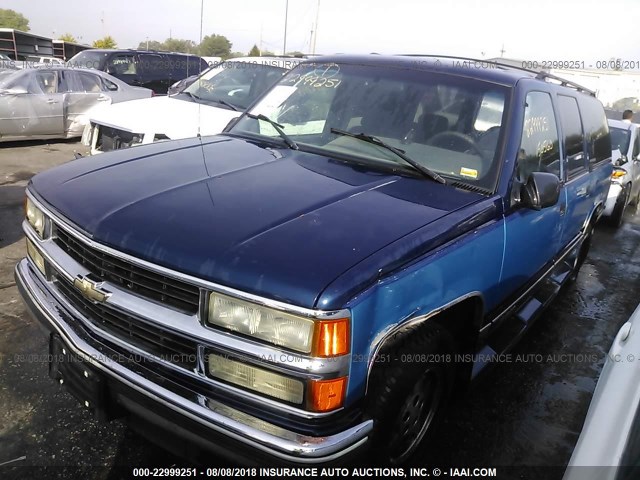 1GNEC16K4SJ409926 - 1995 CHEVROLET SUBURBAN C1500 BLUE photo 2