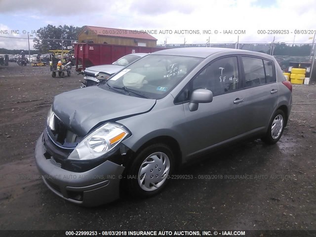 3N1BC13E79L369700 - 2009 NISSAN VERSA S/SL SILVER photo 2