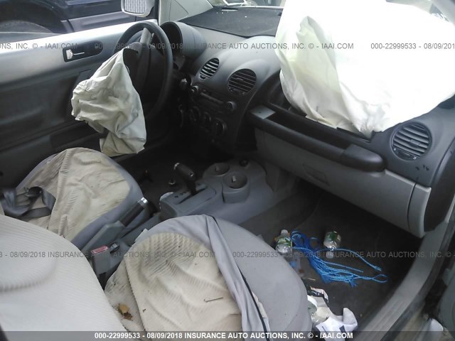 3VWBK21C93M438246 - 2003 VOLKSWAGEN NEW BEETLE GL 银色 照片 5