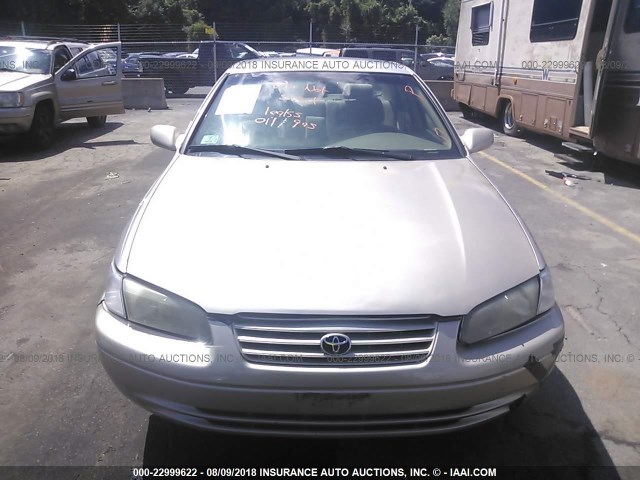 4T1BG22K2VU784983 - 1997 TOYOTA CAMRY CE/LE/XLE 米色 照片 6