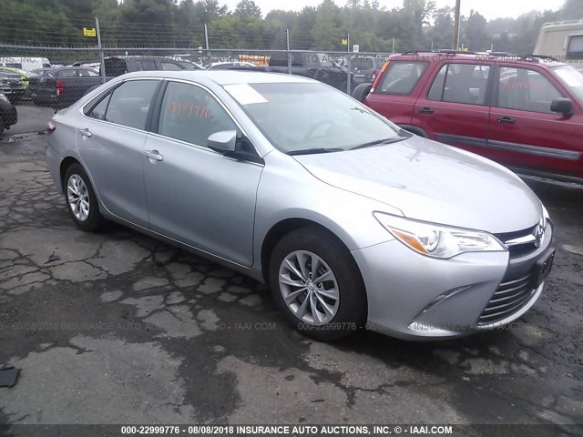 4T4BF1FK1GR549961 - 2016 TOYOTA CAMRY LE/XLE/SE/XSE 银色 照片 1