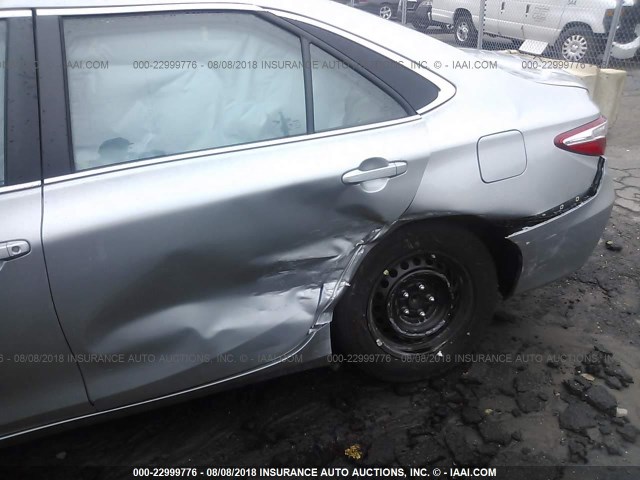 4T4BF1FK1GR549961 - 2016 TOYOTA CAMRY LE/XLE/SE/XSE 银色 照片 6