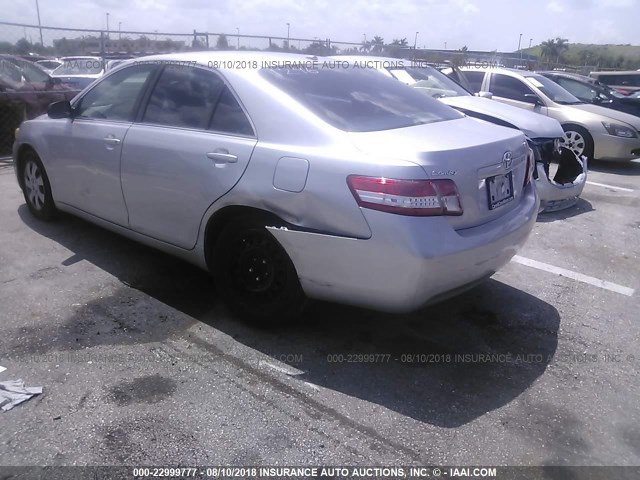 4T1BF3EK0AU091795 - 2010 TOYOTA CAMRY SE/LE/XLE SILVER photo 3