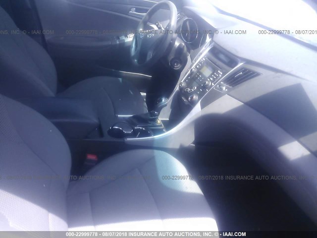 5NPEB4AC1BH088434 - 2011 HYUNDAI SONATA GLS GRAY photo 5