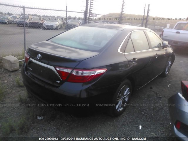 4T1BF1FK3HU809241 - 2017 TOYOTA CAMRY LE/XLE/SE/XSE BLACK photo 4