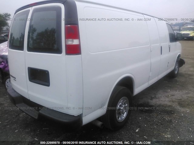 1GCWGBFF1G1129656 - 2016 CHEVROLET EXPRESS G2500  Ақ фото 4