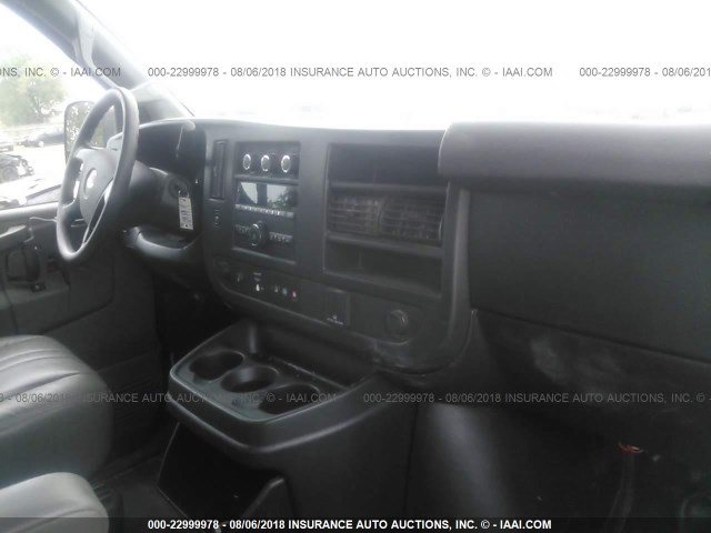 1GCWGBFF1G1129656 - 2016 CHEVROLET EXPRESS G2500  Ақ фото 5
