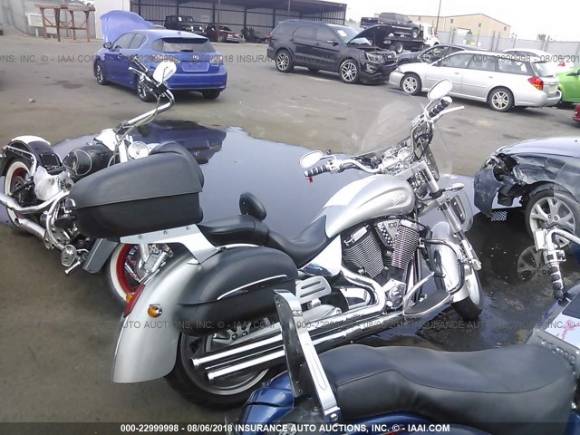 5VPCD26D473007986 - 2007 VICTORY MOTORCYCLES KINGPIN ვერცხლისფერი ფოტო 4