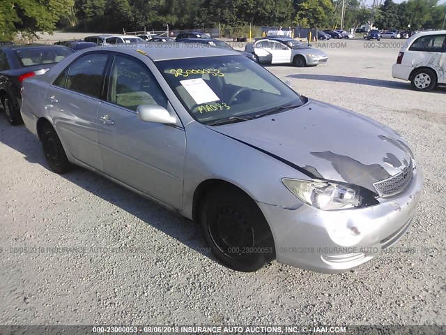 4T1BE32KX2U530915 - 2002 TOYOTA CAMRY LE/XLE/SE 银色 照片 1