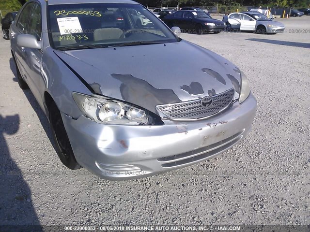 4T1BE32KX2U530915 - 2002 TOYOTA CAMRY LE/XLE/SE 银色 照片 6