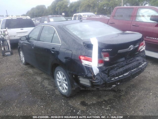 4T4BF3EK8BR173894 - 2011 TOYOTA CAMRY SE/LE/XLE შავი ფოტო 3