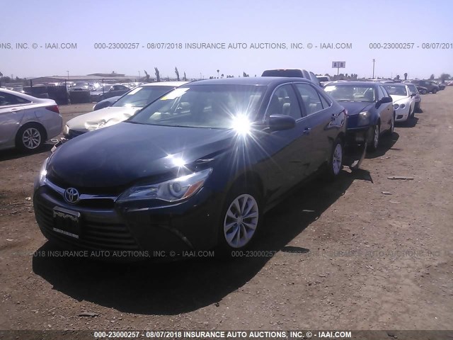 4T4BF1FK4FR478737 - 2015 TOYOTA CAMRY LE/XLE/SE/XSE BLACK photo 2