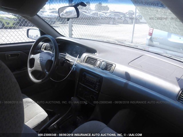 4T1BG22K4YU737054 - 2000 TOYOTA CAMRY CE/LE/XLE 青色 照片 5