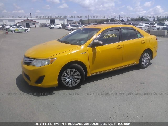 4T1BD1FK2DU077278 - 2013 TOYOTA CAMRY HYBRID/LE/XLE 黄色 照片 2