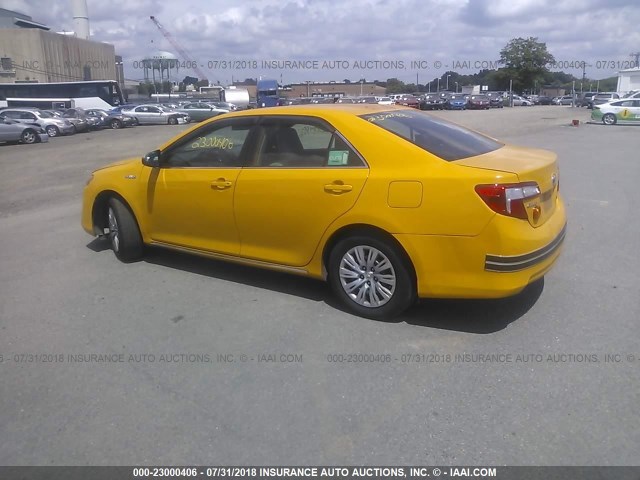 4T1BD1FK2DU077278 - 2013 TOYOTA CAMRY HYBRID/LE/XLE 黄色 照片 3