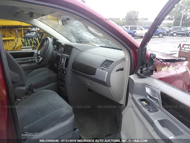 2A4RR5D15AR149647 - 2010 CHRYSLER TOWN & COUNTRY TOURING BURGUNDY photo 5