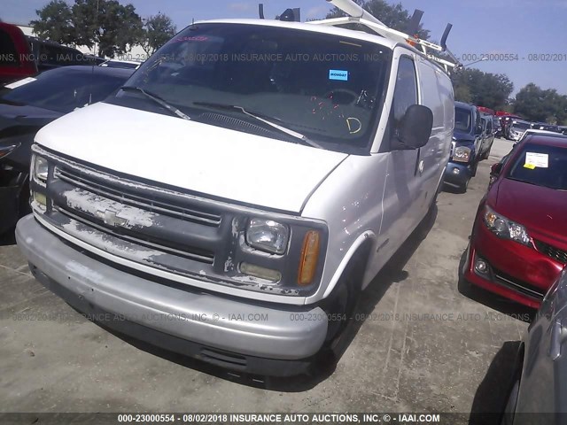 1GCFG25W2X1126637 - 1999 CHEVROLET EXPRESS G2500  WHITE photo 2