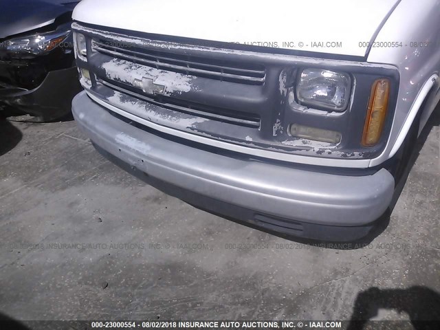 1GCFG25W2X1126637 - 1999 CHEVROLET EXPRESS G2500  WHITE photo 6