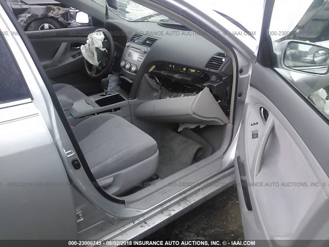4T1BF3EK5BU720873 - 2011 TOYOTA CAMRY SE/LE/XLE GRAY photo 5