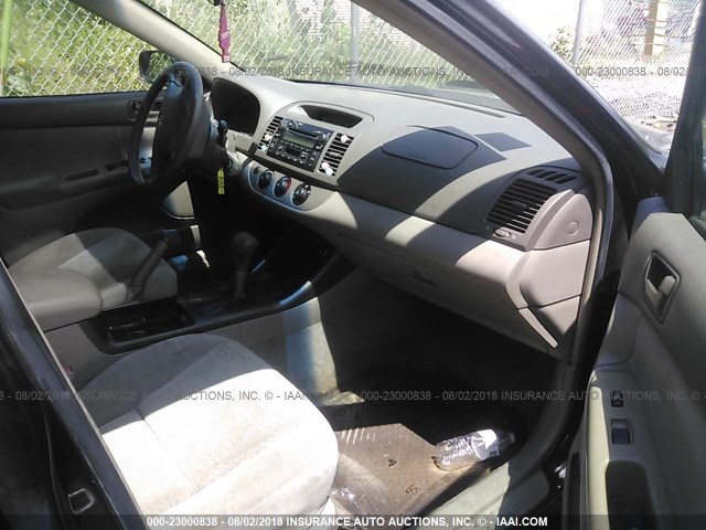 4T1BE32K42U096264 - 2002 TOYOTA CAMRY LE/XLE/SE 黑色 照片 5