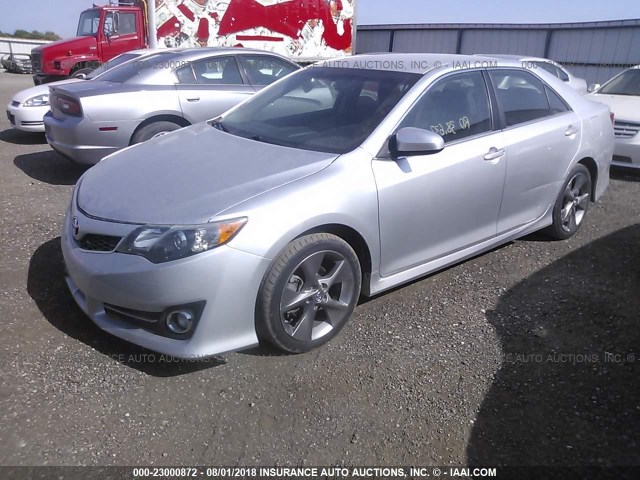 4T1BK1FK3EU023866 - 2014 TOYOTA CAMRY SE/XLE SILVER photo 2