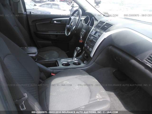 1GNLVFEDXAJ245890 - 2010 CHEVROLET TRAVERSE LT GRAY photo 5