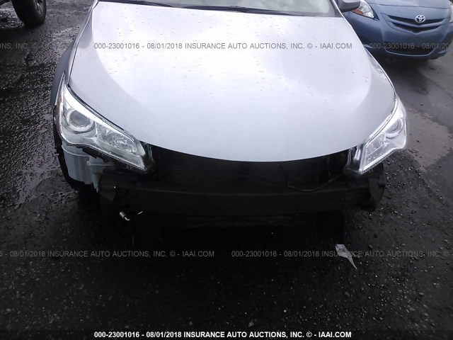 4T1BF1FK7HU369461 - 2017 TOYOTA CAMRY LE/XLE/SE/XSE SILVER photo 6