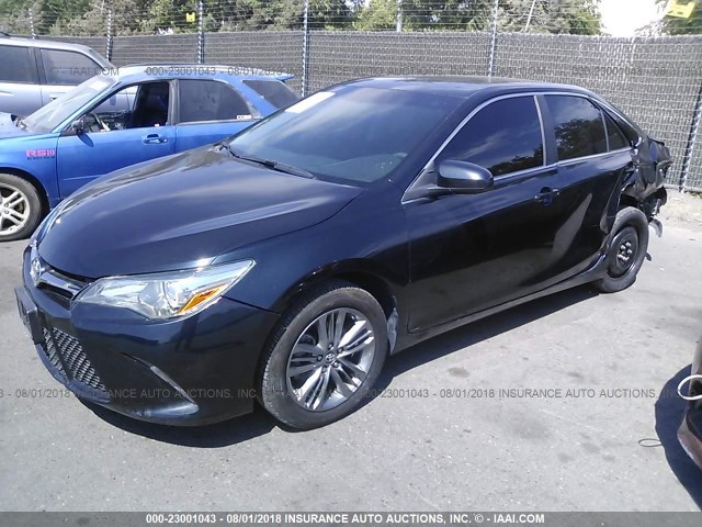 4T1BF1FKXGU244002 - 2016 TOYOTA CAMRY LE/XLE/SE/XSE BLUE photo 2