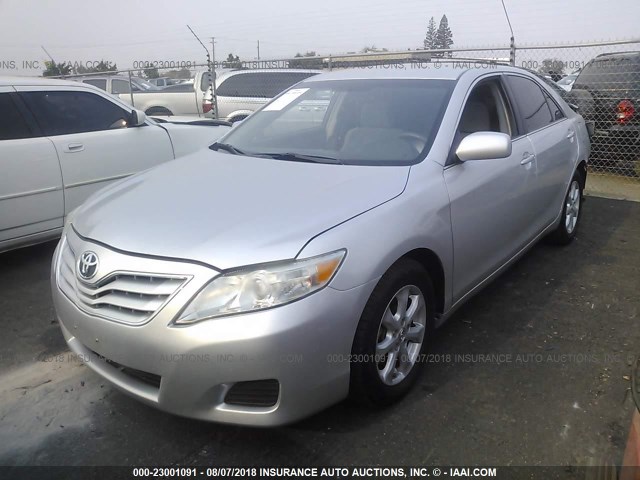 4T1BF3EKXBU126022 - 2011 TOYOTA CAMRY SE/LE/XLE ვერცხლისფერი ფოტო 2