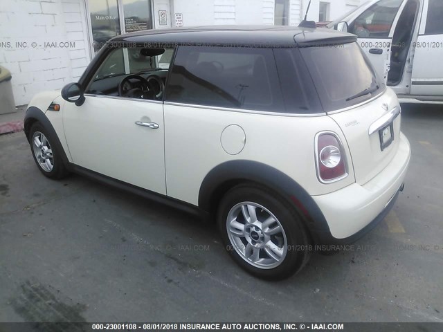 WMWSU3C56BT098438 - 2011 MINI COOPER WHITE photo 3