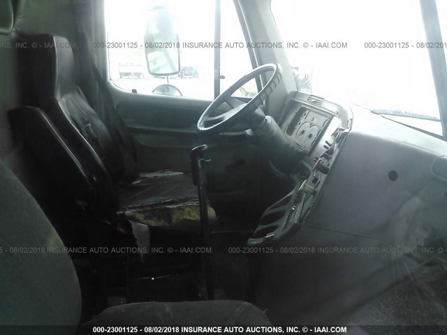 1FUJA6CV95DN99405 - 2005 FREIGHTLINER CONVENTIONAL COLUMBIA WHITE photo 5