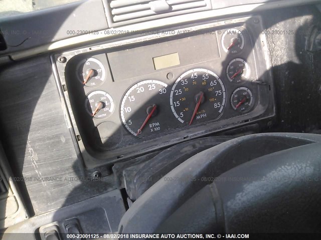 1FUJA6CV95DN99405 - 2005 FREIGHTLINER CONVENTIONAL COLUMBIA WHITE photo 6