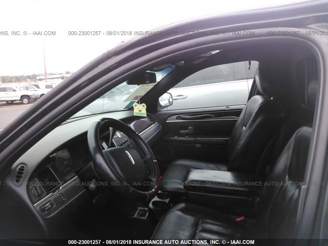 1L1FM88W85Y633938 - 2005 LINCOLN TOWN CAR EXECUTIVE BLACK photo 5