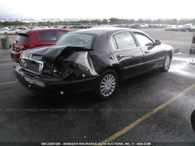 1LNHM81W55Y617049 - 2005 LINCOLN TOWN CAR SIGNATURE GRAY photo 4