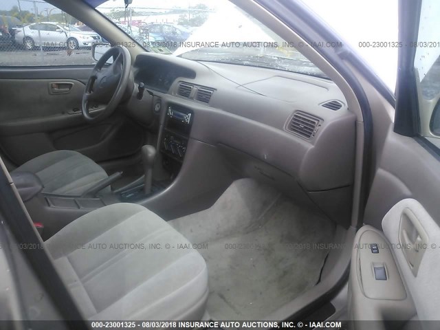 4T1BG22K9XU567935 - 1999 TOYOTA CAMRY CE/LE/XLE 棕色 照片 5
