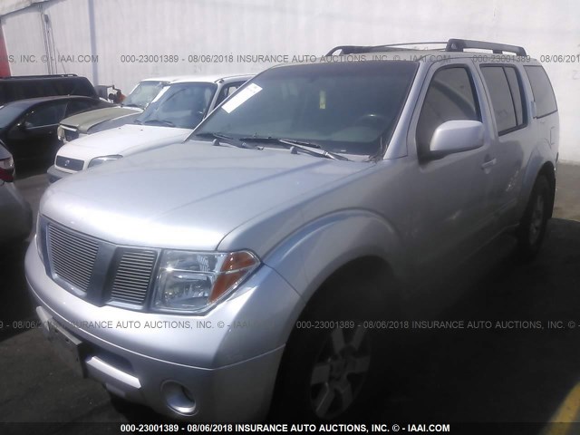 5N1AR18W25C789357 - 2005 NISSAN PATHFINDER LE/SE/XE 银色 照片 2