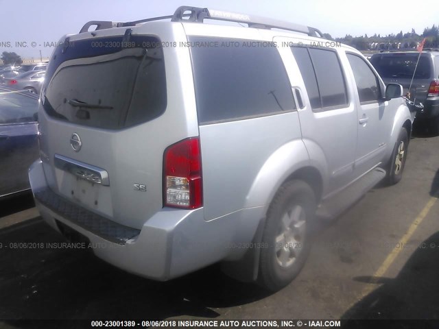 5N1AR18W25C789357 - 2005 NISSAN PATHFINDER LE/SE/XE 银色 照片 4