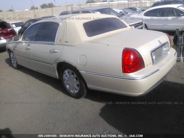 1LNHM83W23Y642601 - 2003 LINCOLN TOWN CAR CARTIER BEIGE photo 3