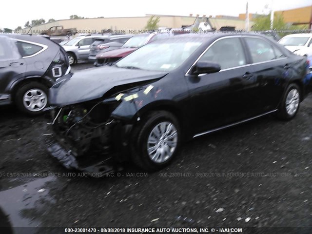 4T1BF1FK6DU223000 - 2013 TOYOTA CAMRY L/SE/LE/XLE 深蓝色 照片 2