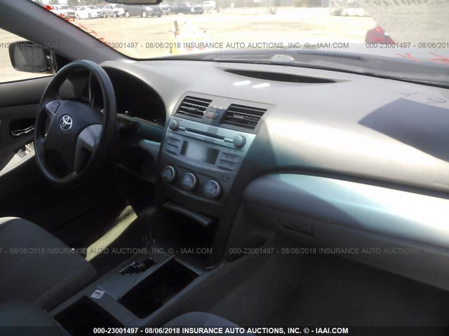 4T1BF3EK3BU189186 - 2011 TOYOTA CAMRY SE/LE/XLE BLACK photo 5