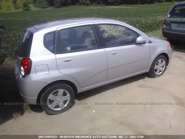 KL1TD6DEXAB051240 - 2010 CHEVROLET AVEO LS/LT SILVER photo 4