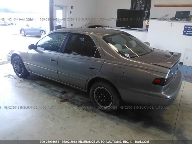 4T1BG22K6VU100257 - 1997 TOYOTA CAMRY CE/LE/XLE ნაცრისფერი ფოტო 3