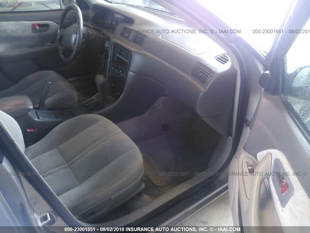 4T1BG22K6VU100257 - 1997 TOYOTA CAMRY CE/LE/XLE ნაცრისფერი ფოტო 5