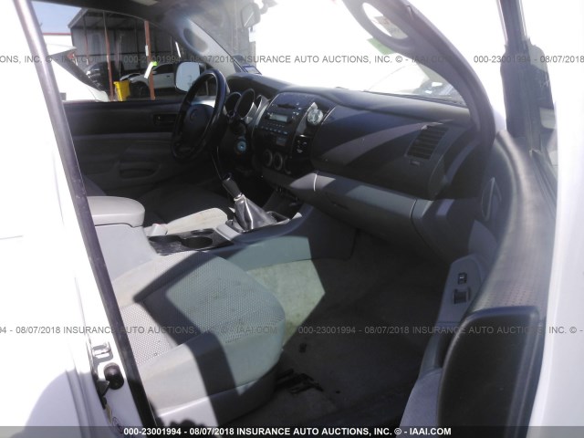 5TETX62N59Z602233 - 2009 TOYOTA TACOMA PRERUNNER ACCESS CAB WHITE photo 5