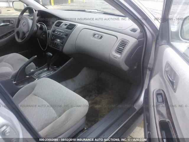 1HGCG66832A049667 - 2002 HONDA ACCORD EX/SE SILVER photo 5